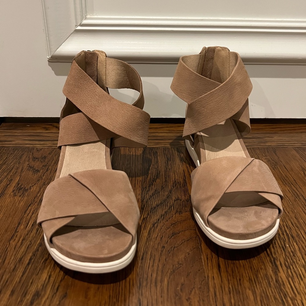 NWOT Eileen Fisher Viv Womens Tan Leather Peep Toe Wedge Sandals Shoes